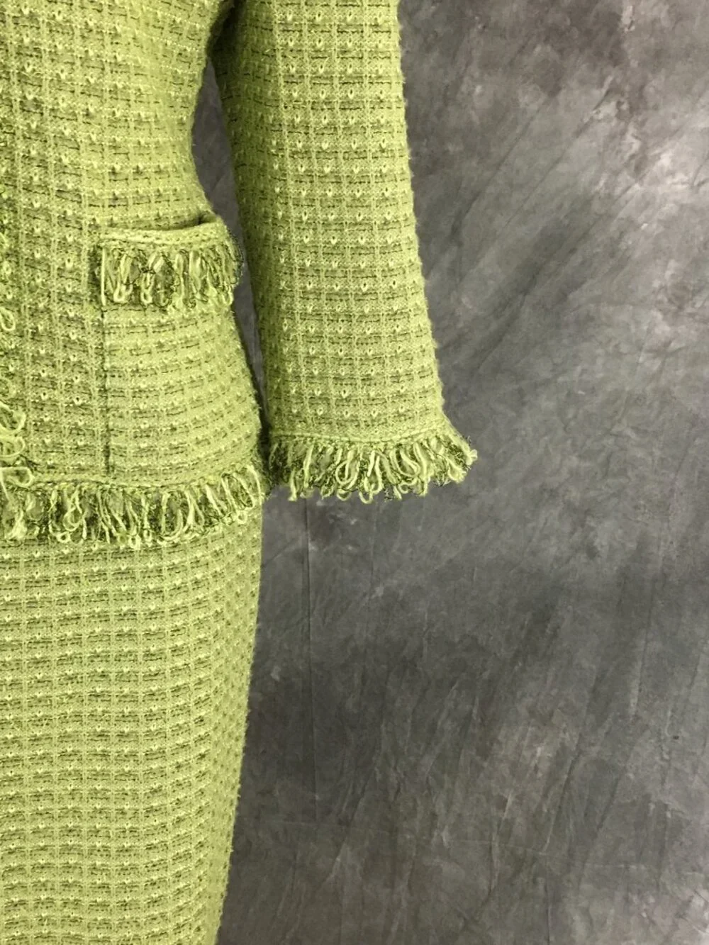 BEAUTIFUL St John collection knit green fringe multi jacket skirt suit size 6